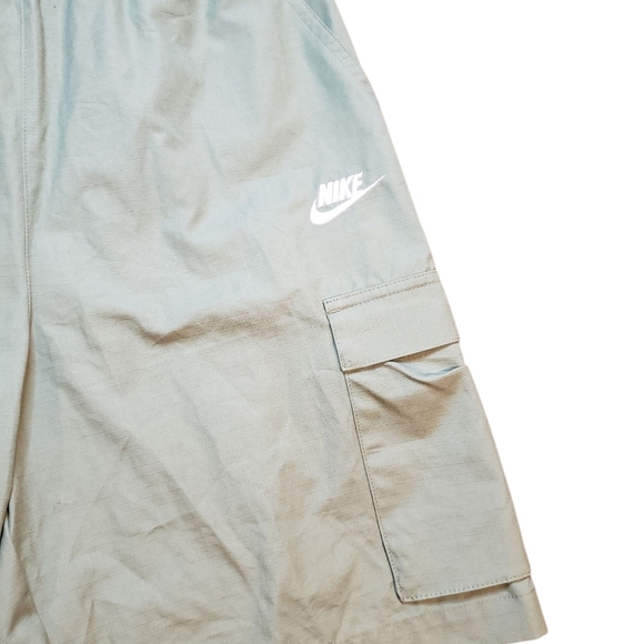 Nike Cargo Shorts Green Small NWT - Picture 2 of 4